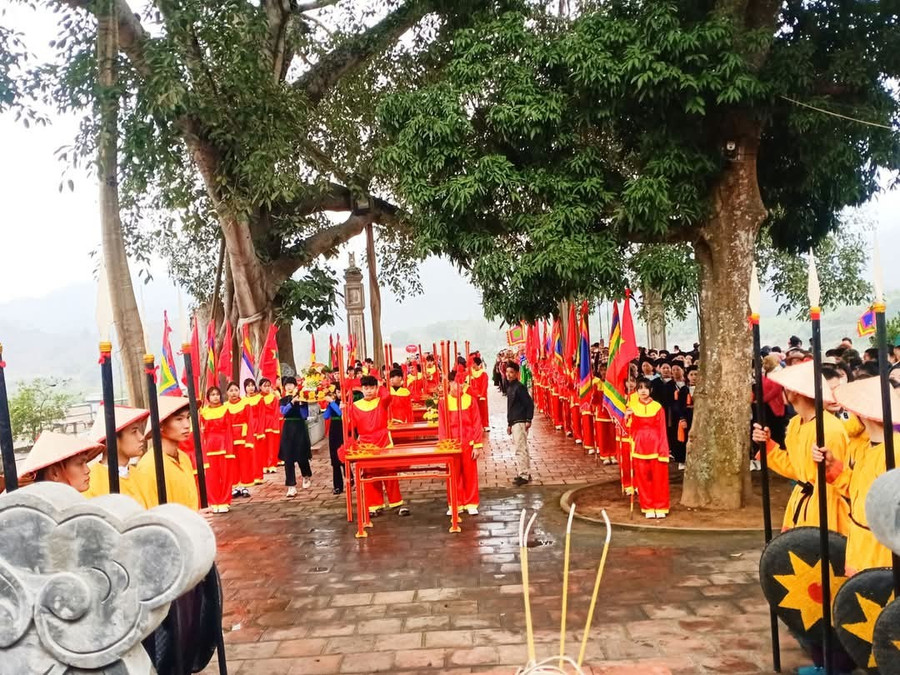 Đền nhược sơn 1.jpg