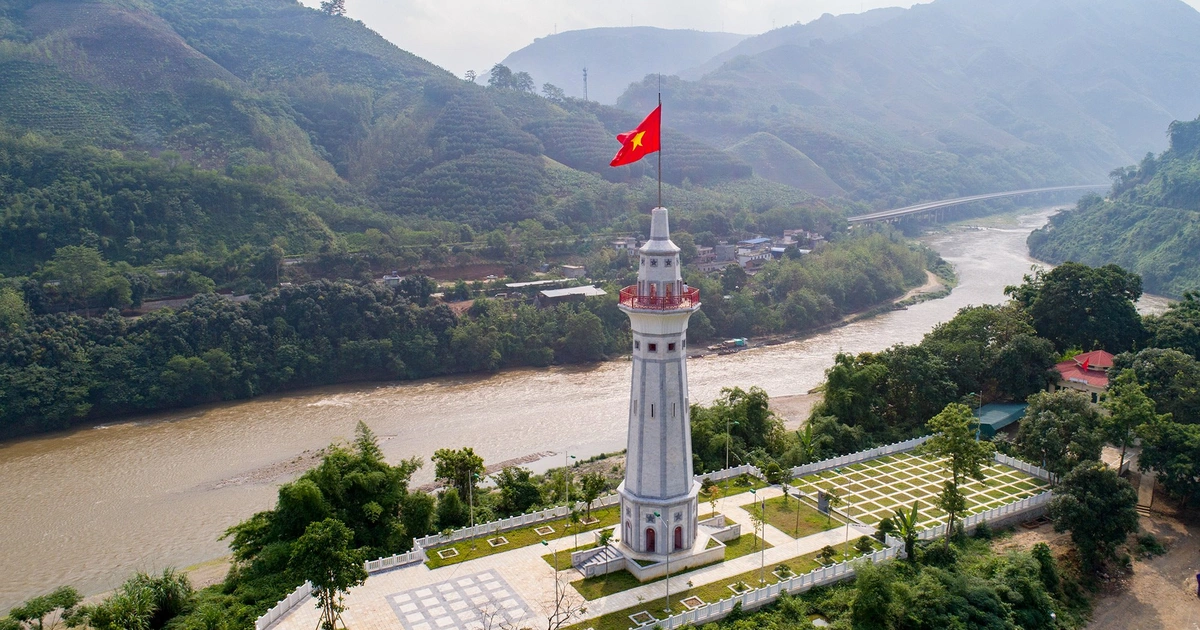 Cột cờ Lũng Pô
